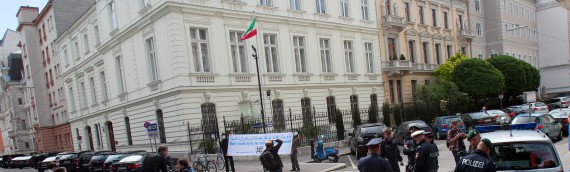 تصاویر تجمع اعتراضى نامه شام در مقابل سفارت ایران در وین