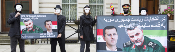 تصاویری از «تجمع انتخاباتی» قاسم سلیمانی در مقابل سفارت ایران در لندن