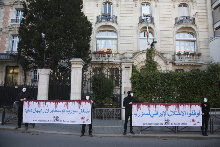 مظاهرة نامه شام أمام السفارة الإيرانية في باريس