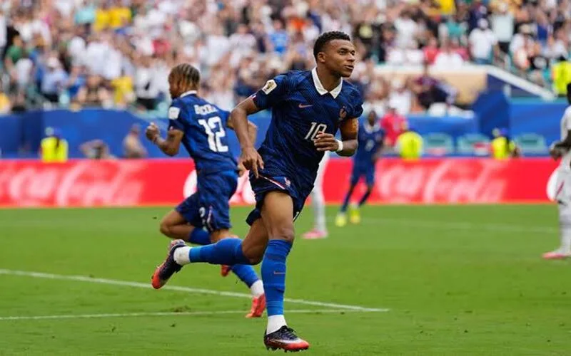 chiec giay vang wc 2026 mbappe khang dinh vi the chan sut so mot the gioi