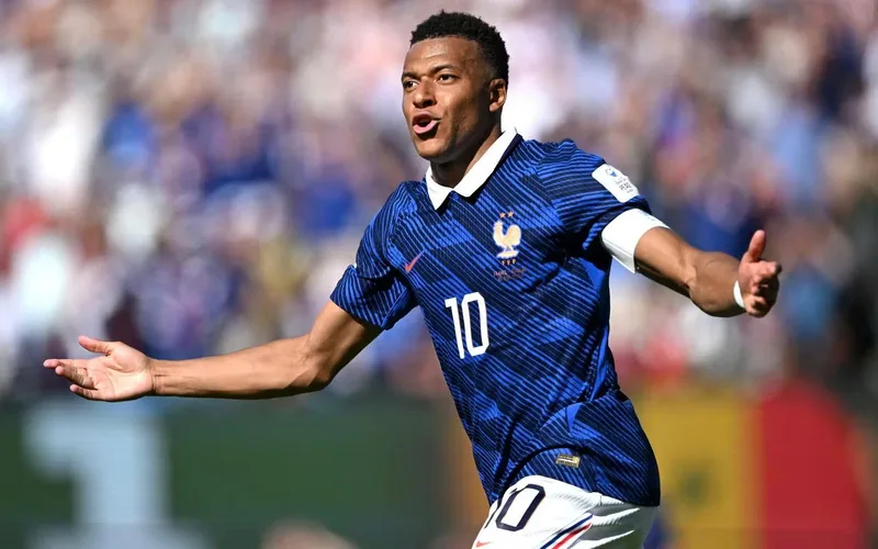 chiec giay vang wc 2026 mbappe khang dinh vi the chan sut so mot the gioi