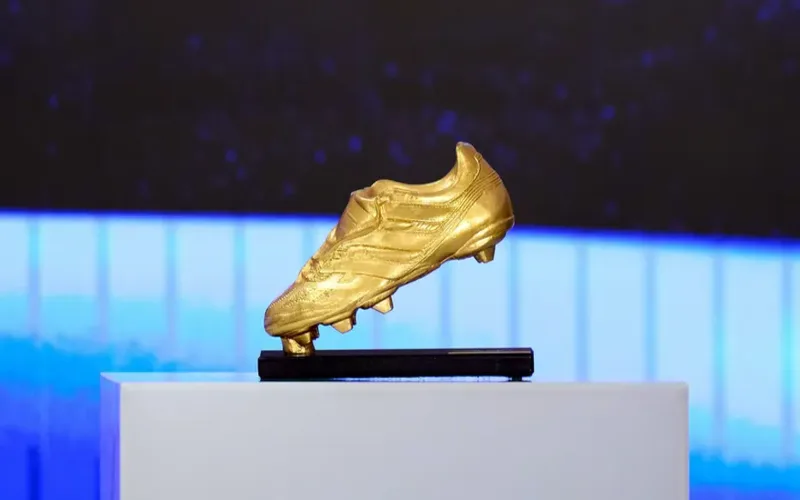 chiec giay vang wc 2026 mbappe khang dinh vi the chan sut so mot the gioi