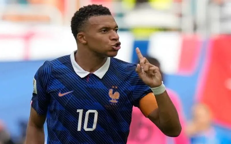 chiec giay vang wc 2026 mbappe khang dinh vi the chan sut so mot the gioi