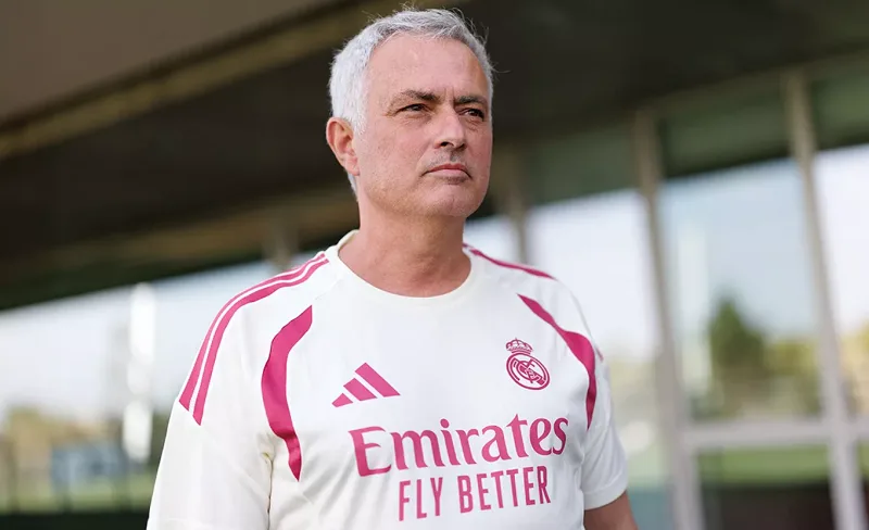 Mourinho đang huấn luyện đội nào?